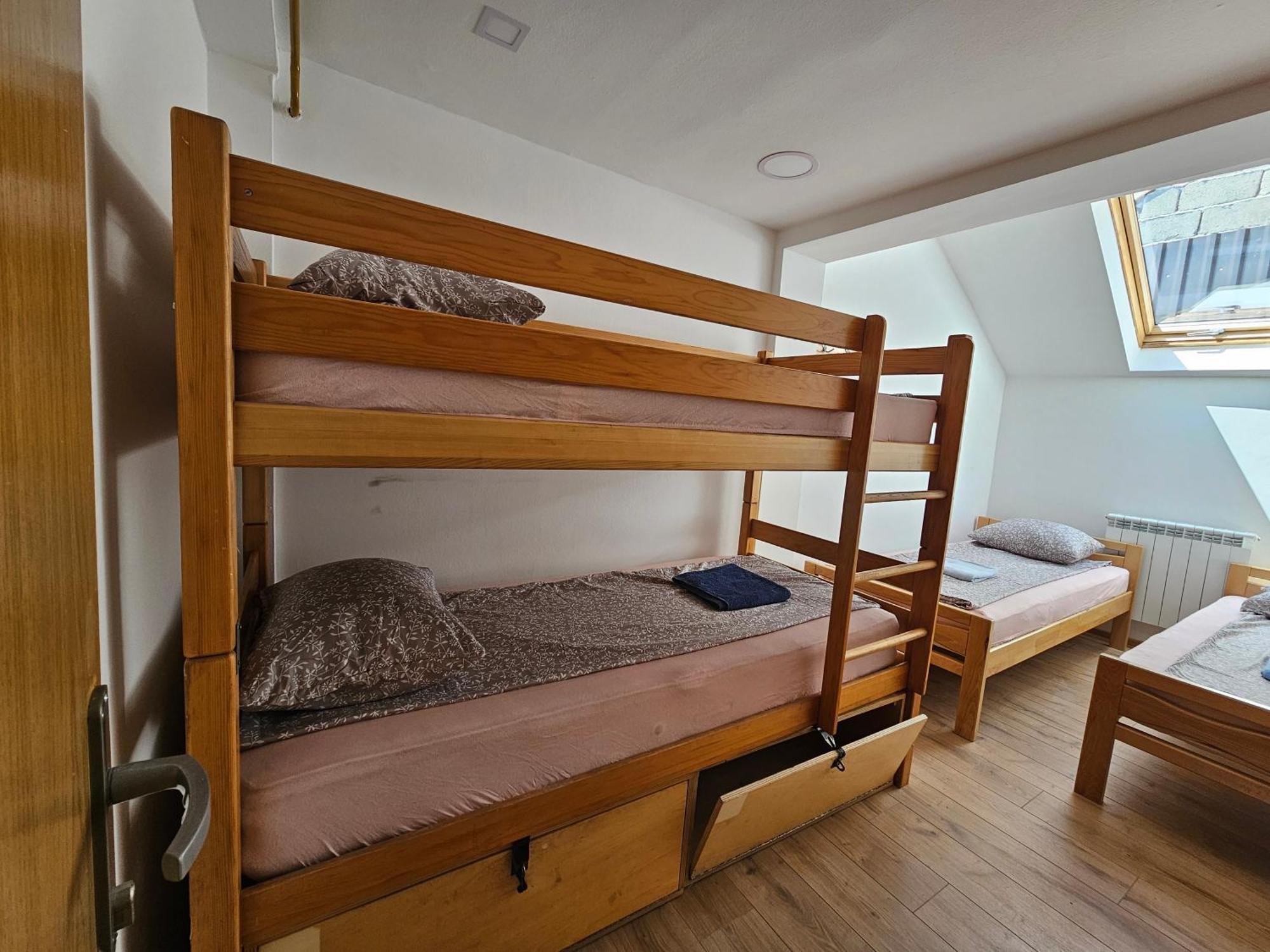 Leopold Chillout Hostel Saraievo Exterior foto